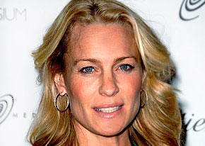 1251216225robin_wright_penn_290x206