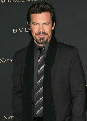 1251226493_josh_brolin_290x402
