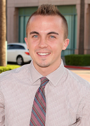 1251301955_frankie_muniz_290x402