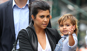 1322771497_kourtney kardashian mason 178