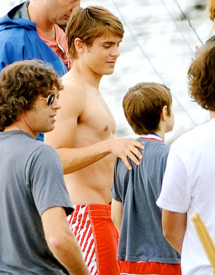 1350417585_13 zac efron 560