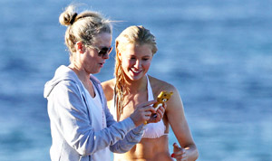 1351020825_kim basinger ireland baldwin 178