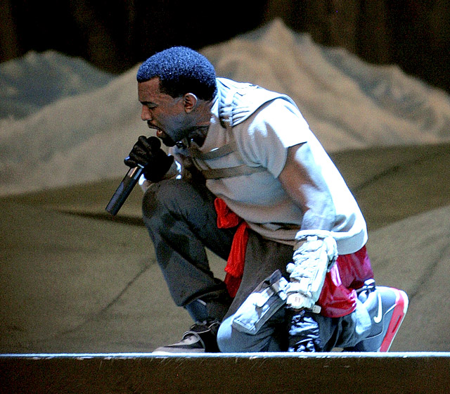 1370540639_kanye west 2008 bonnaroo 640