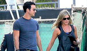 1373288654_justin theroux jennifer aniston 178