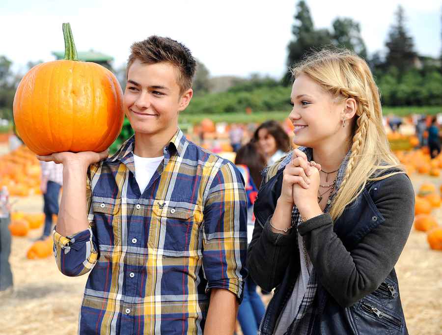 1414768870_peyton meyer olivia holt zoom