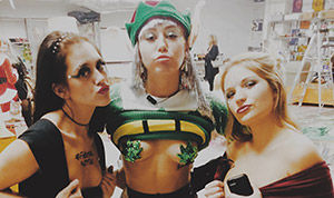 1419281033_miley cyrus group 178