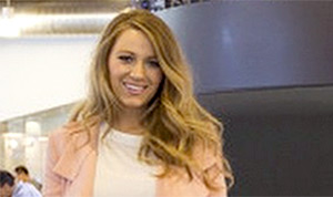 1429104430_blake lively boyfriend jeans 300