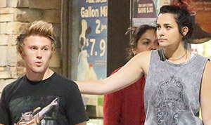 1444250077_paris jackson chester pda walking 178