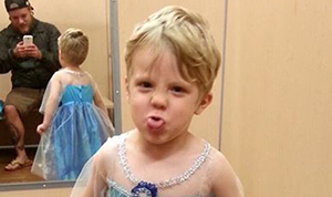 1444490383_little boy princess elsa_4