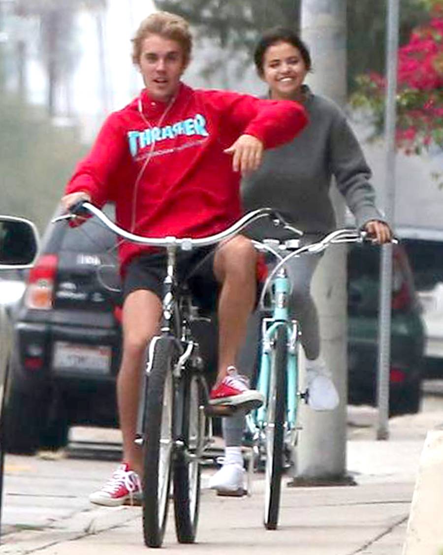 justin-bieber-selena-gomez-biking-2017