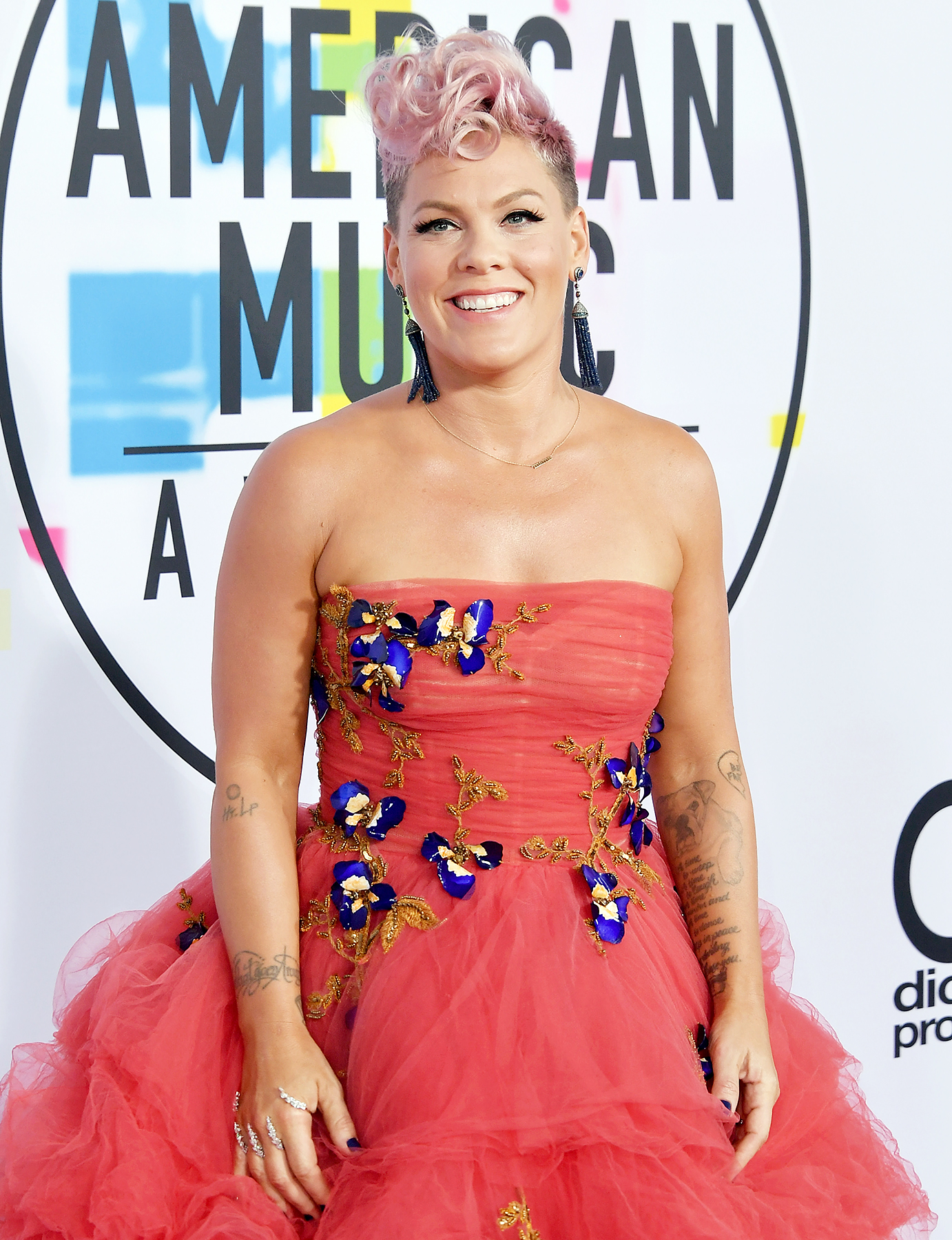 Pink AMAs 2017