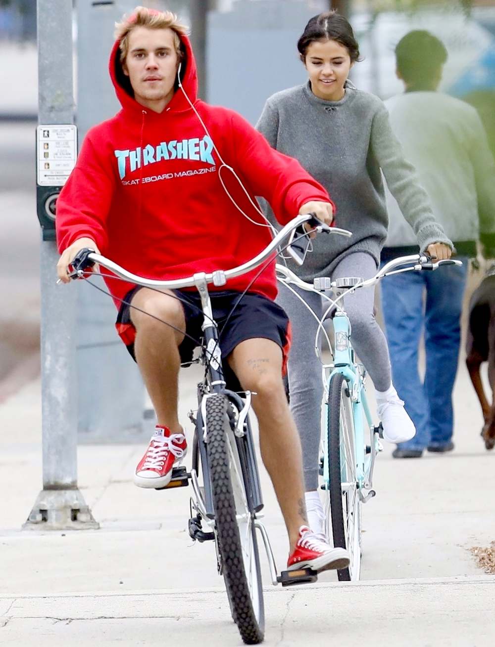 selena-gomez-justin-bieber-biking