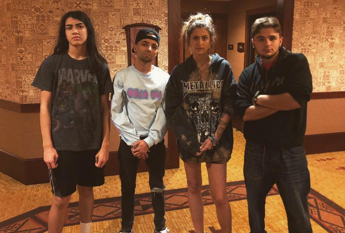 jackson-siblings-christmas