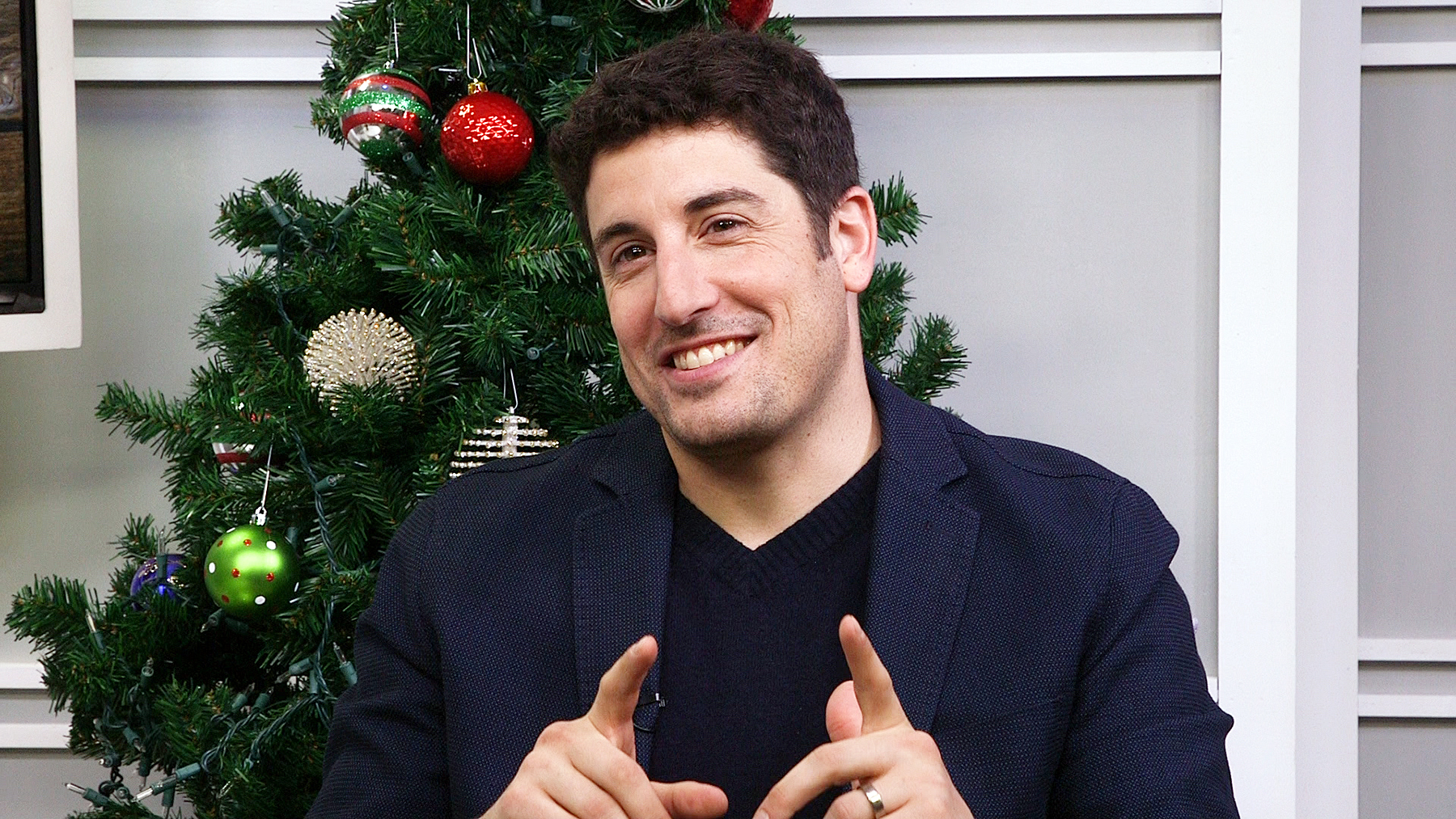 Jason Biggs gives Us holiday advice for awkward situations