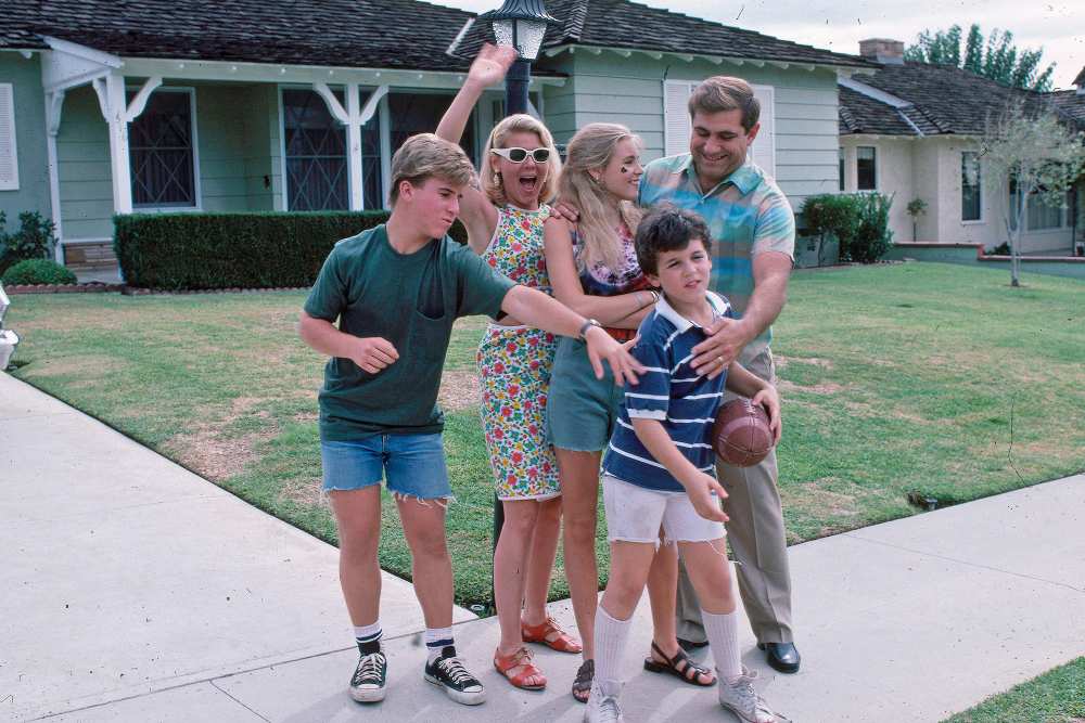 Jason Hervey, Alley Mills, Olivia d'Abo, Fred Savage, Dan Lauria, The Wonder Years