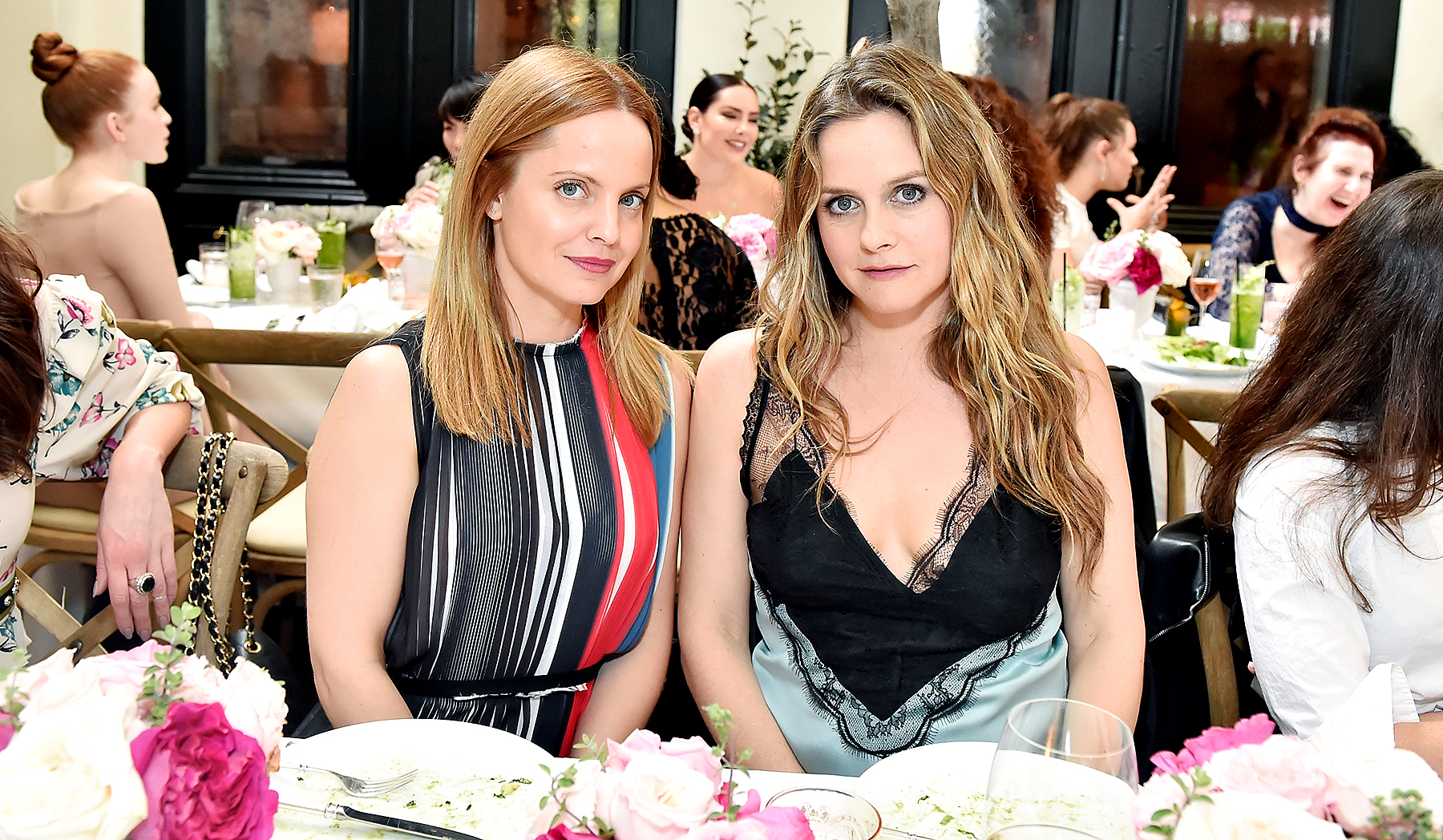 Mena-Suvari-and-Alicia-Silverstone