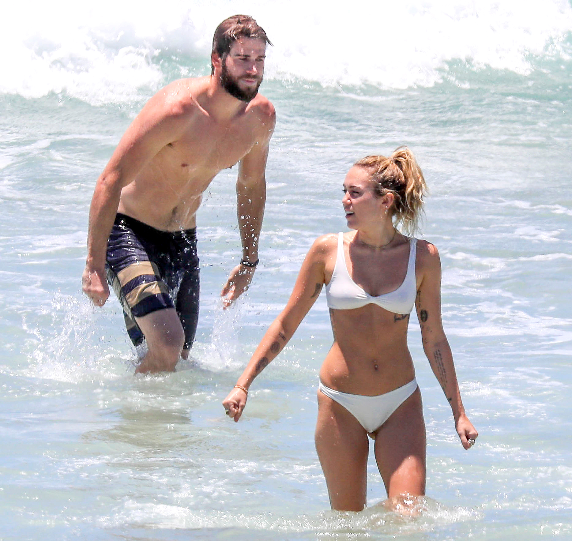 miley cyrus liam hemsworth beach