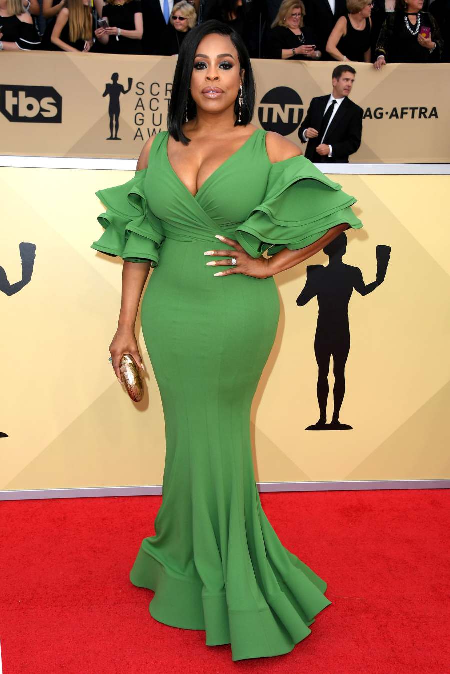 Niecy Nash sags