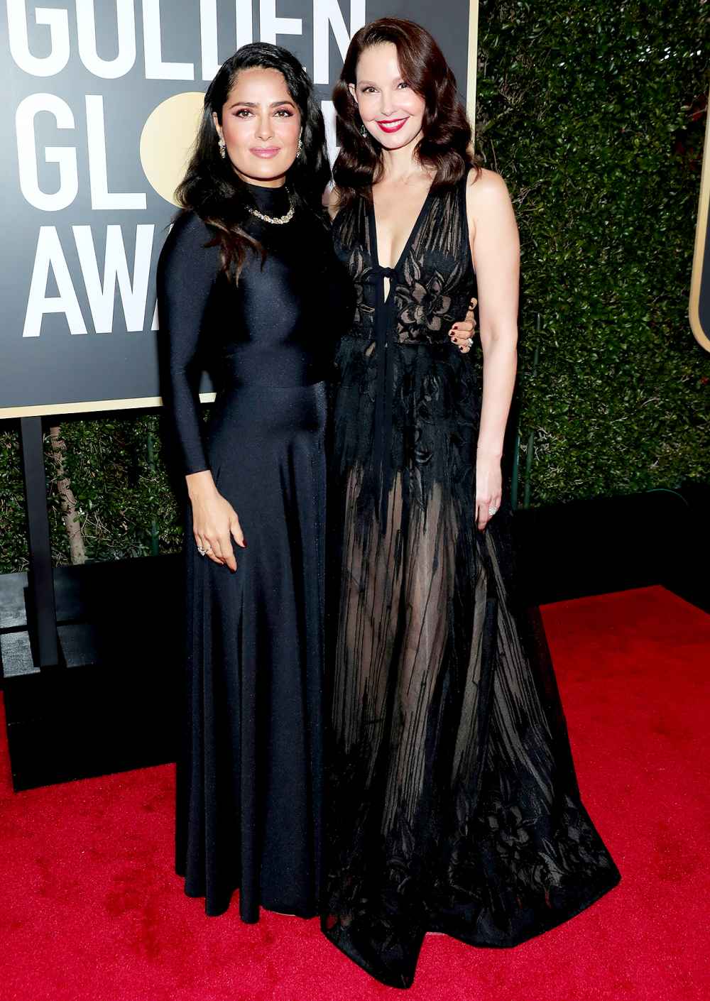 Salma-Hayek-and-Ashley-Judd-golden-globes-2018