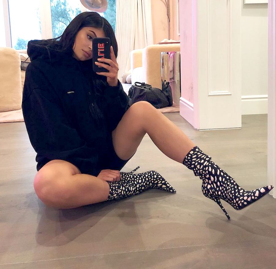 kylie-jenner-valentine-days-selfie