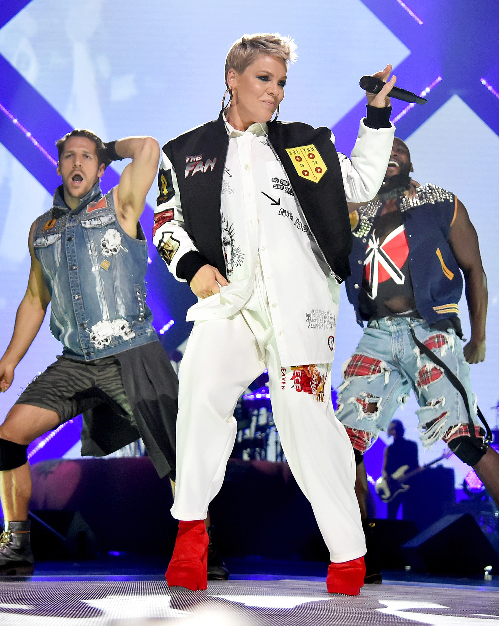 Pink, Performance, Super Bowl, Sick