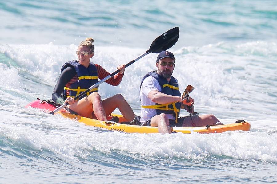 Ben Affleck Lindsay Skookus kayaking Honolulu