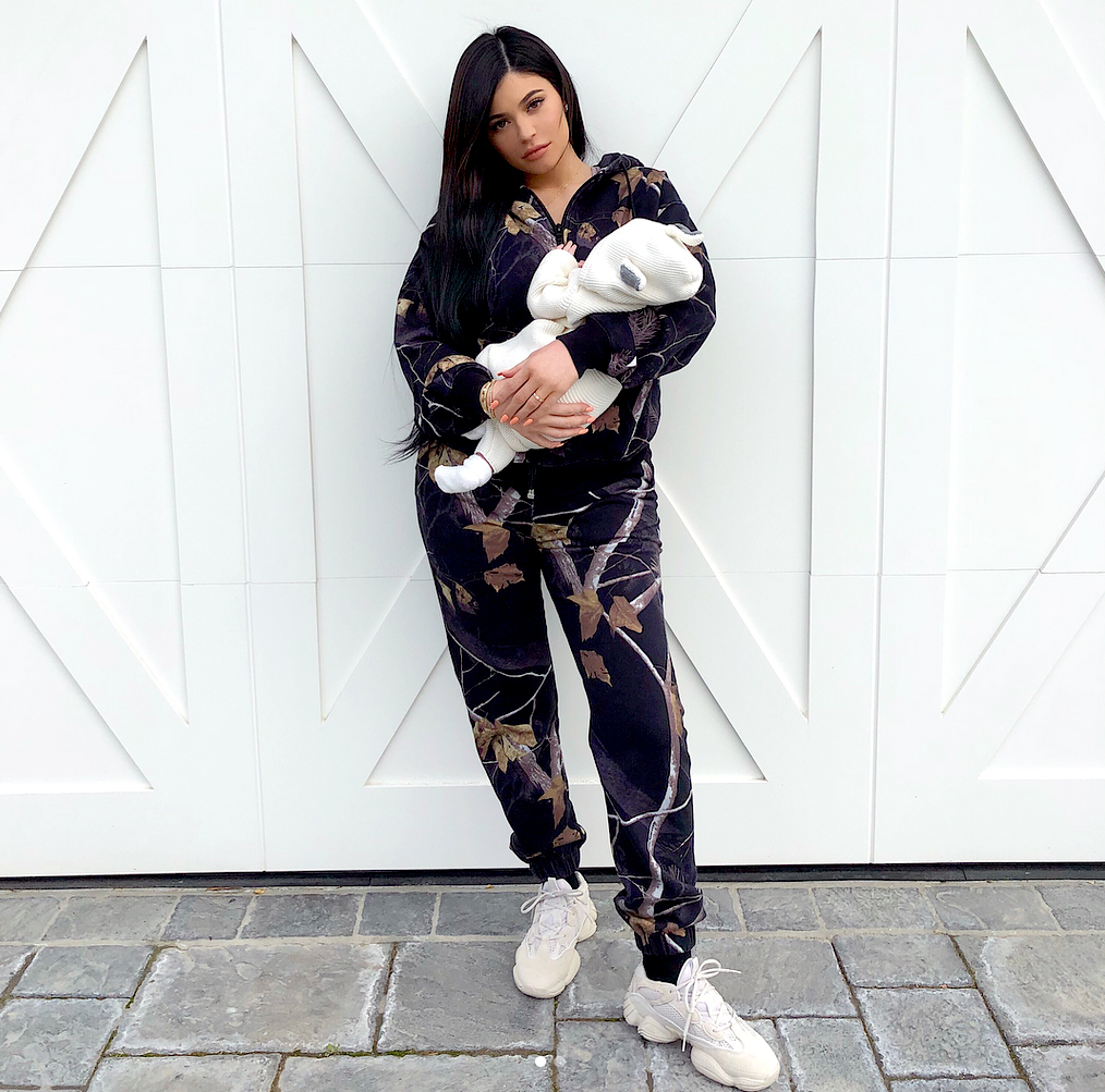 Kylie Jenner Mom-Shamed Long Fingernails