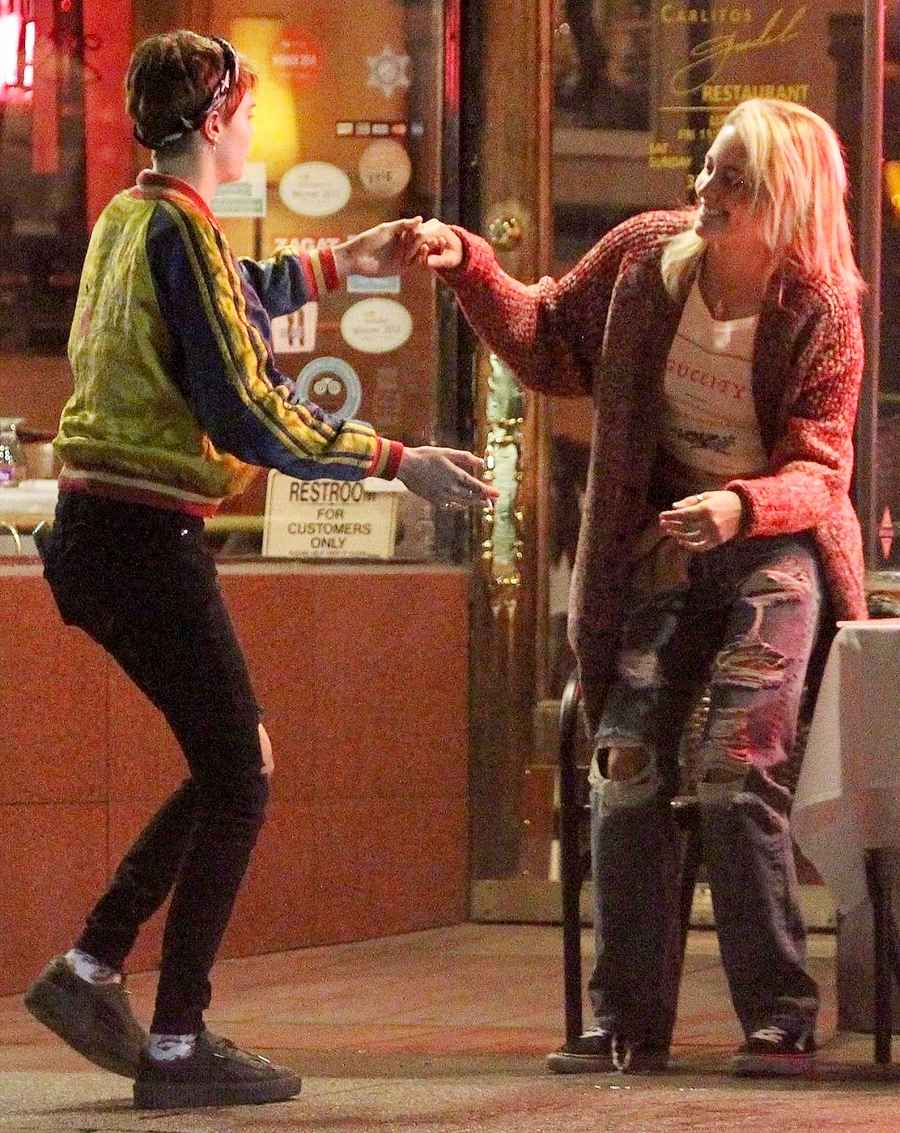 Cara Delevingne Paris Jackson kissing