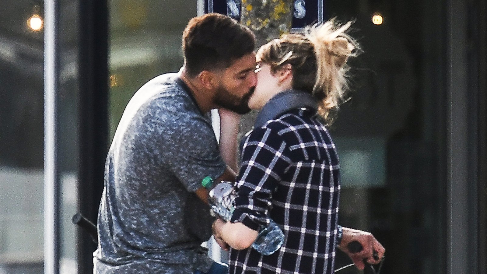 Shailene Woodley Kissing Boyfriend Ben Volavola