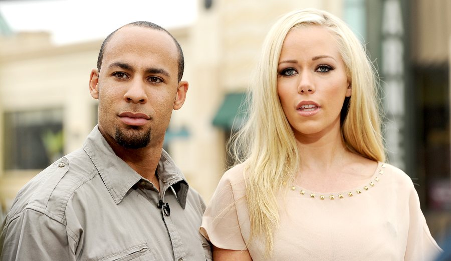 Hank-Baskett-Kendra-Wilkinson-Hank-cheats-with-transgender-model