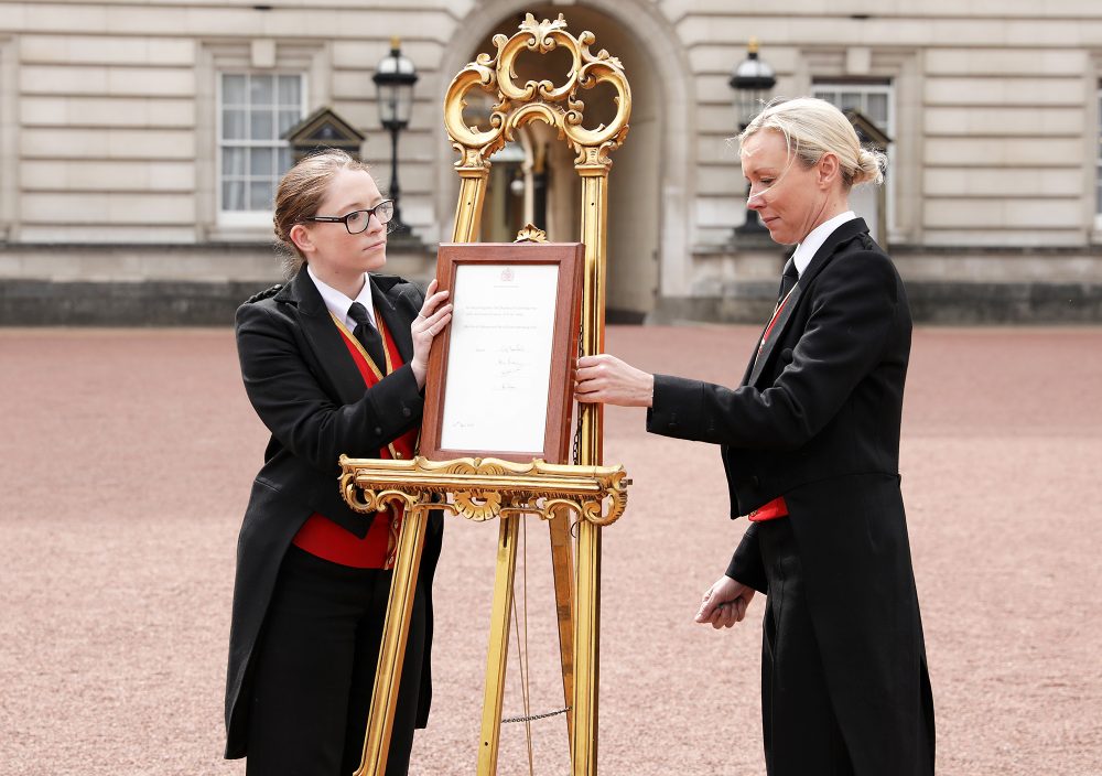 Royal Baby Arrival Easel Kensington Palace