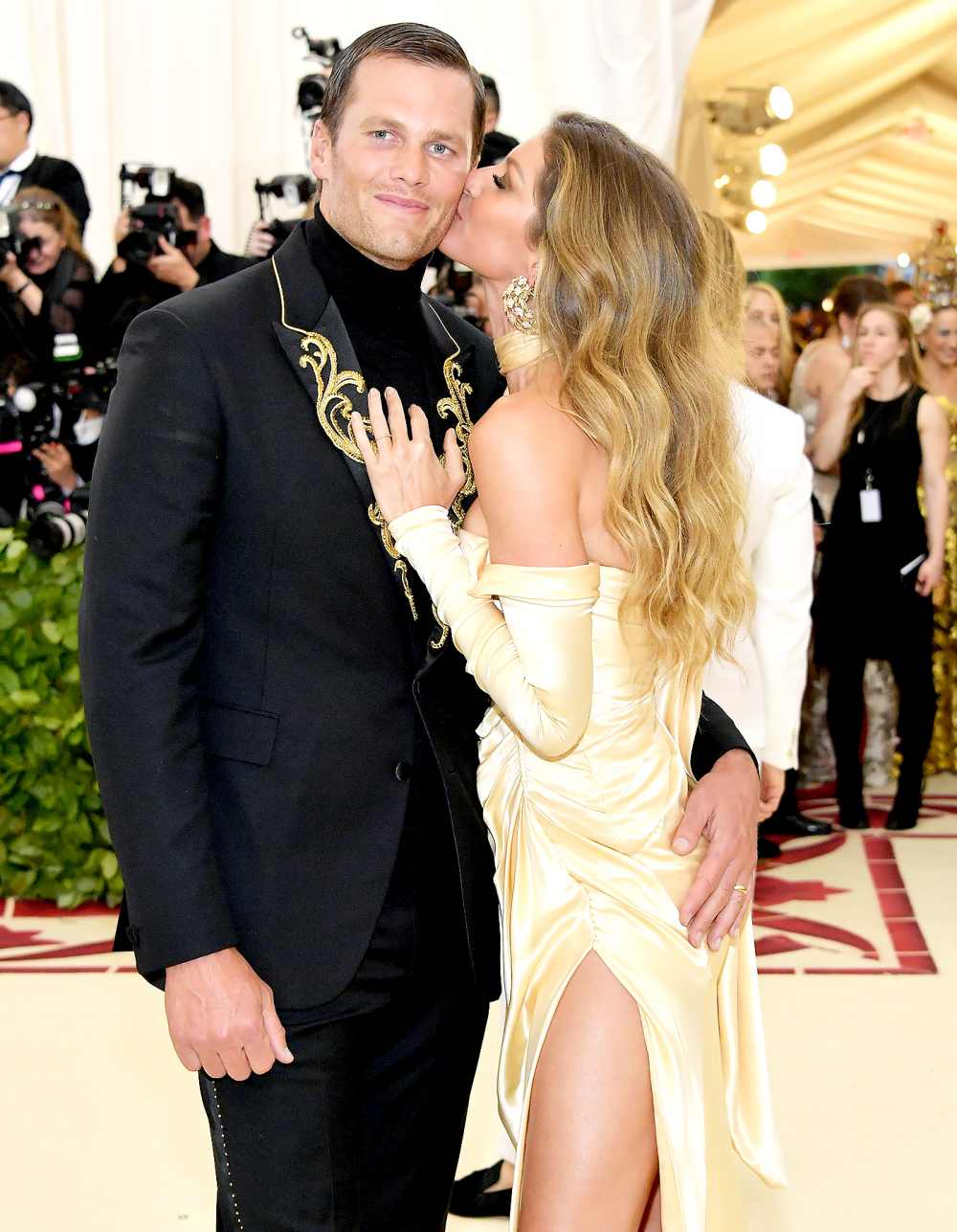 Tom-Brady-and-Gisele-Bundchen-kiss