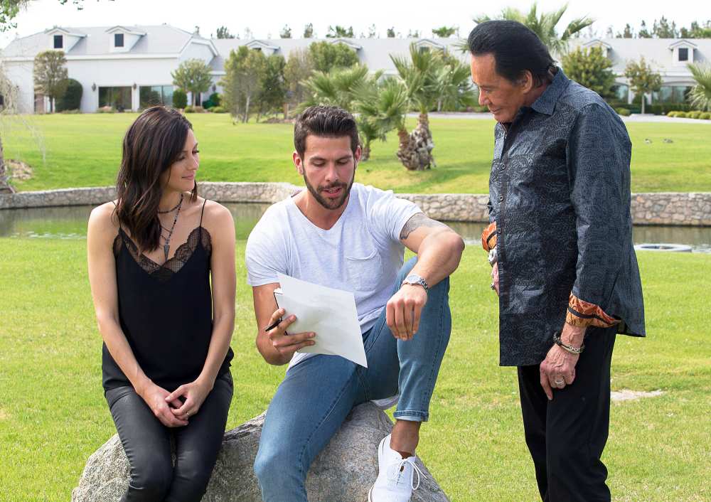 Becca Kufrin, Chris R. and Wayne Newton in ‘The Bachelorette‘