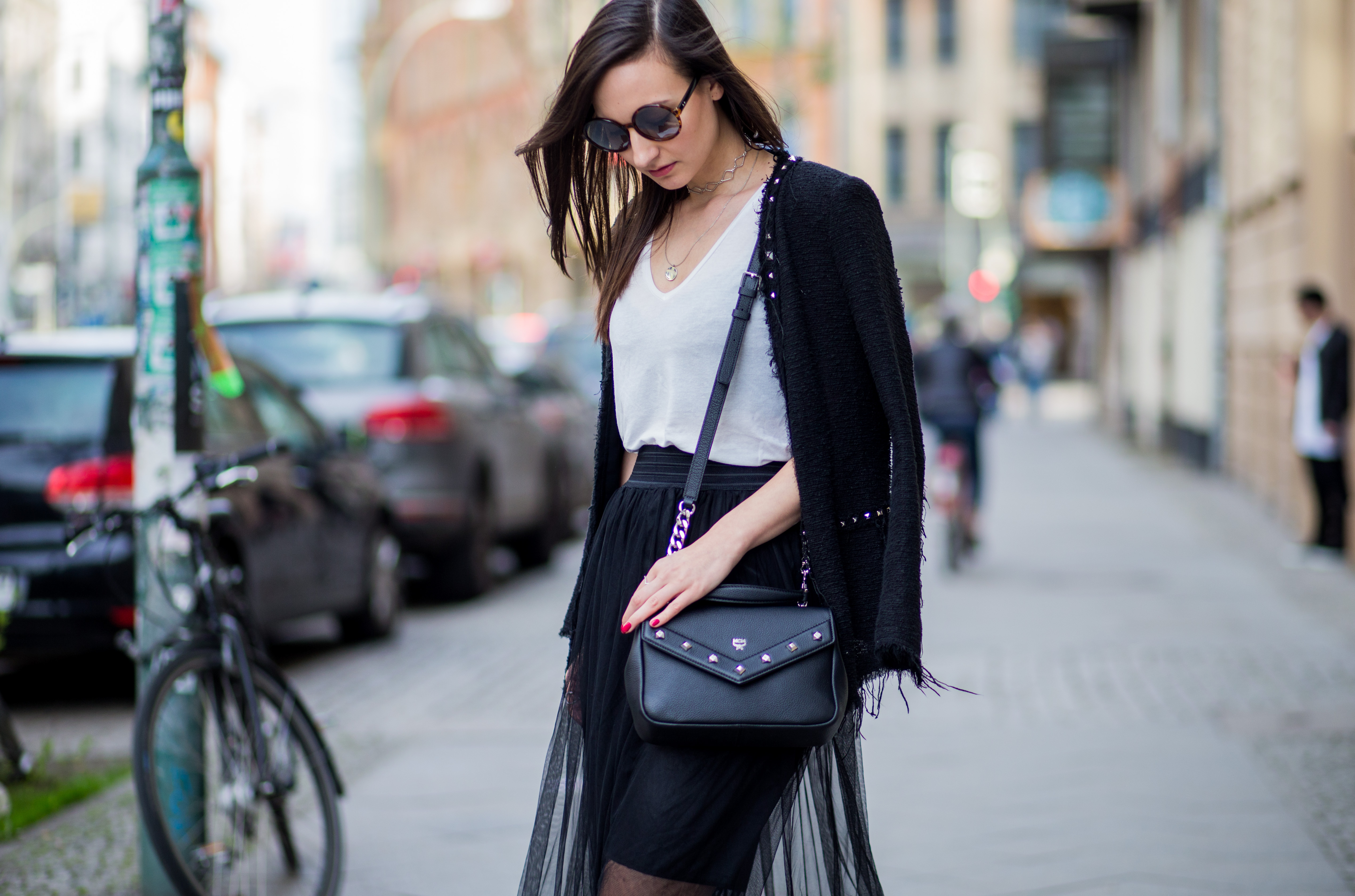 v-neck tee street style