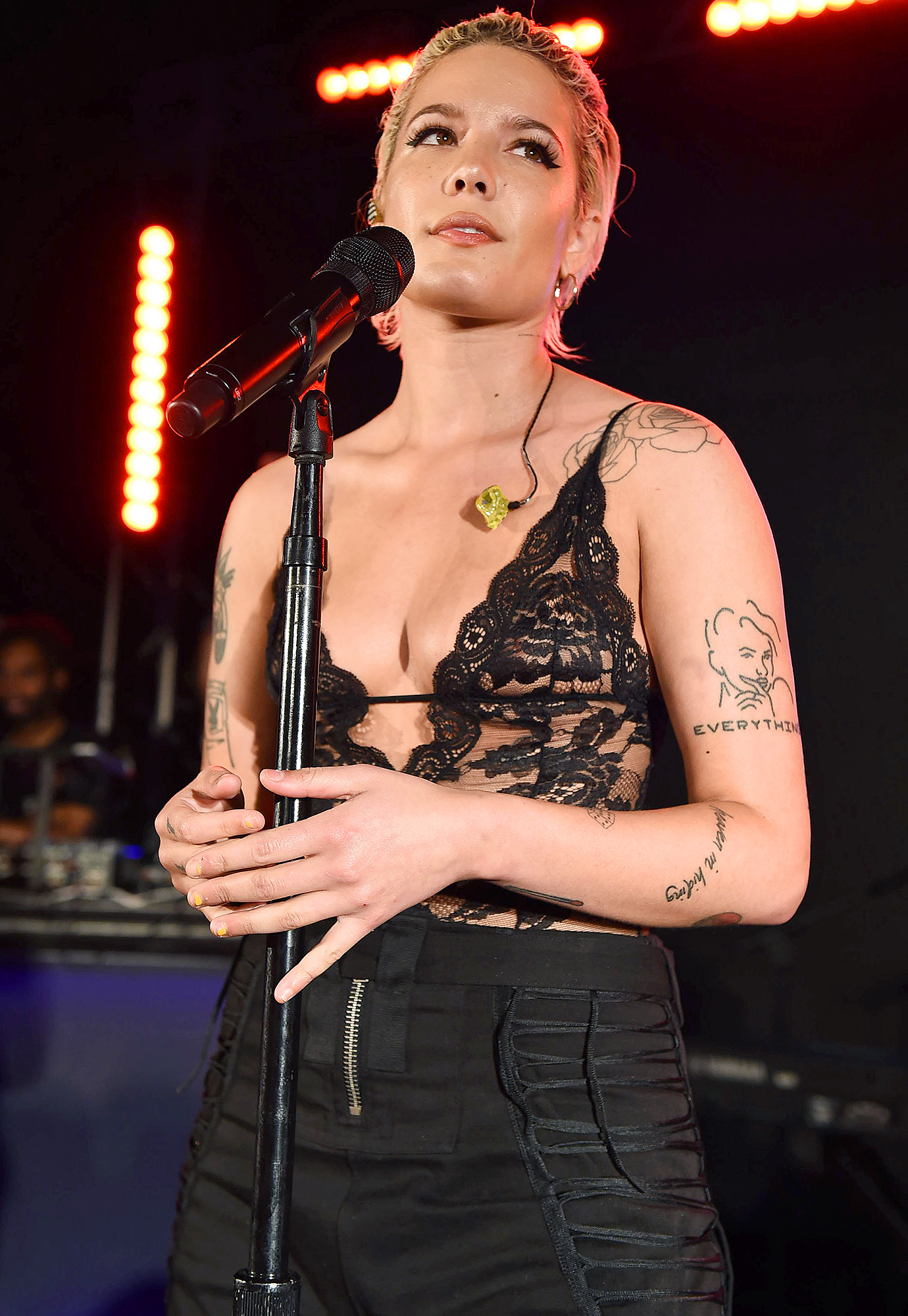 Halsey, Breakup, Crying, Performance
