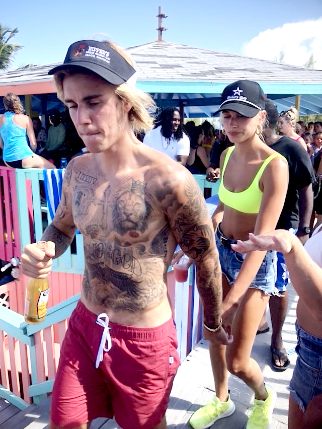 Justin-Bieber-and-Hailey-Baldwin-in-Bahamas-engaged