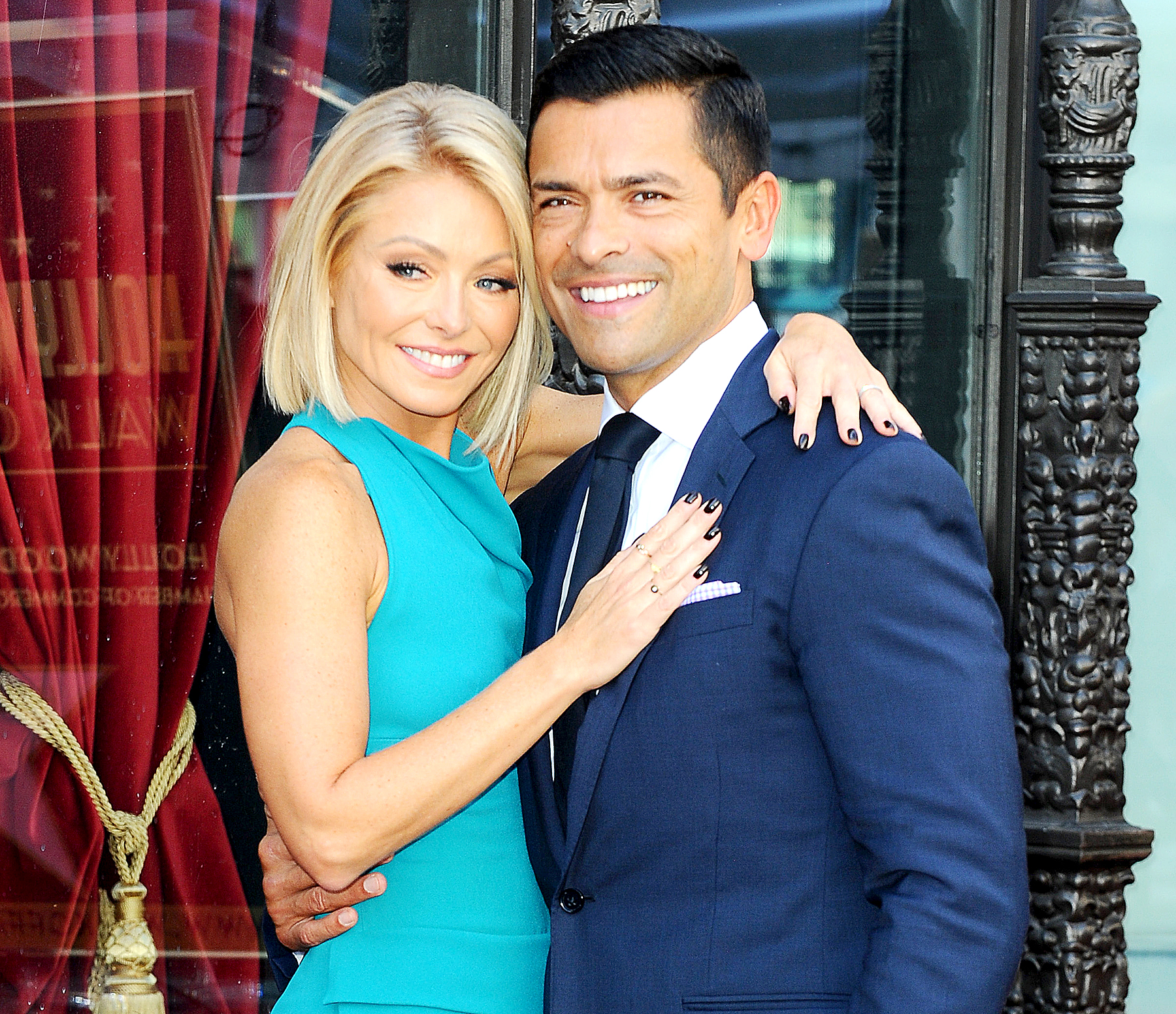 Kelly-Ripa-and-Mark-Consuelos