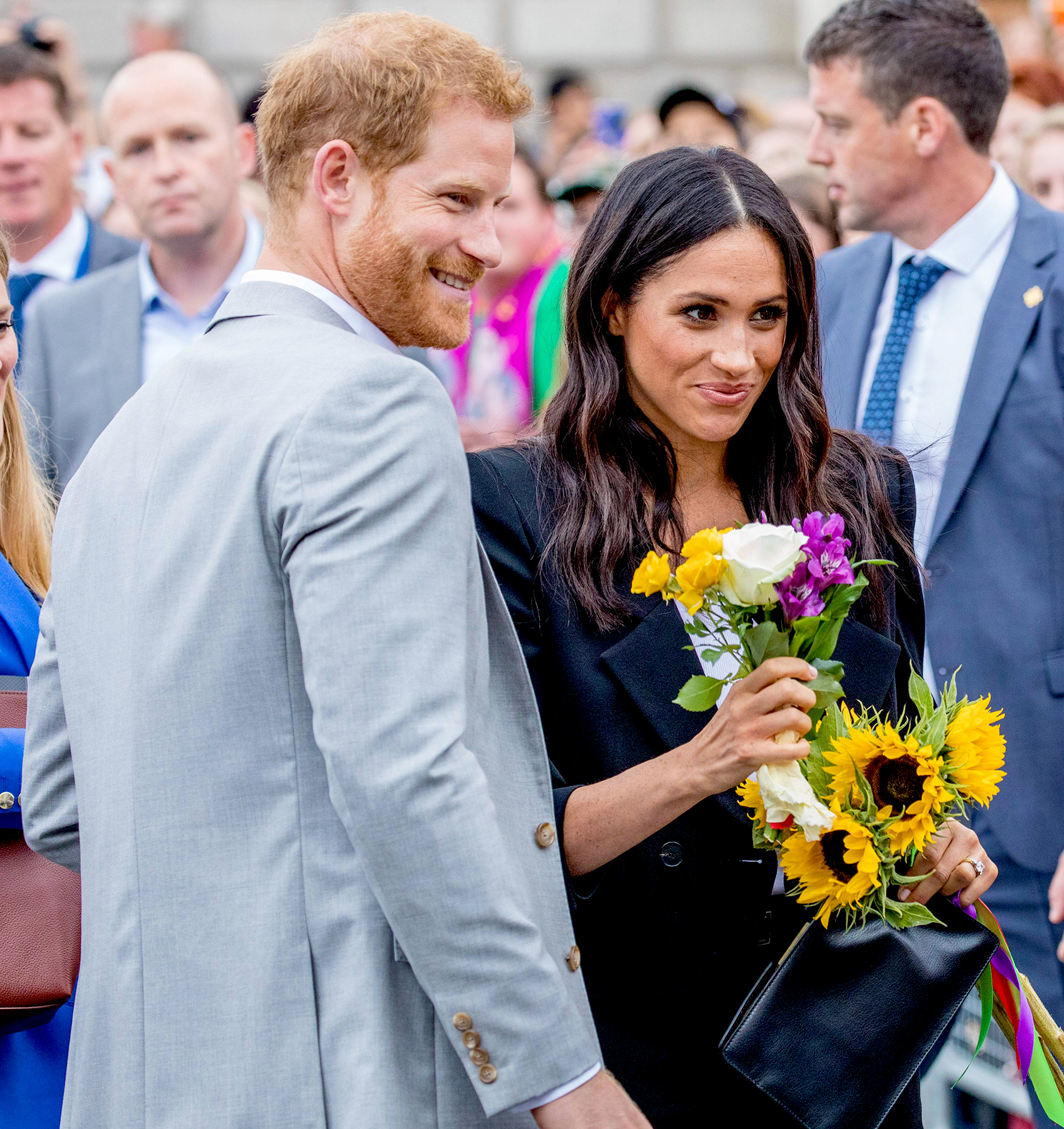 Prince-Harry-and-Meghan-gift-portrait