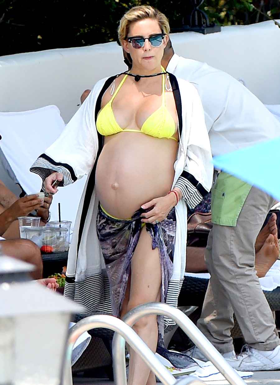 kate-hudson-pregnant-bikini