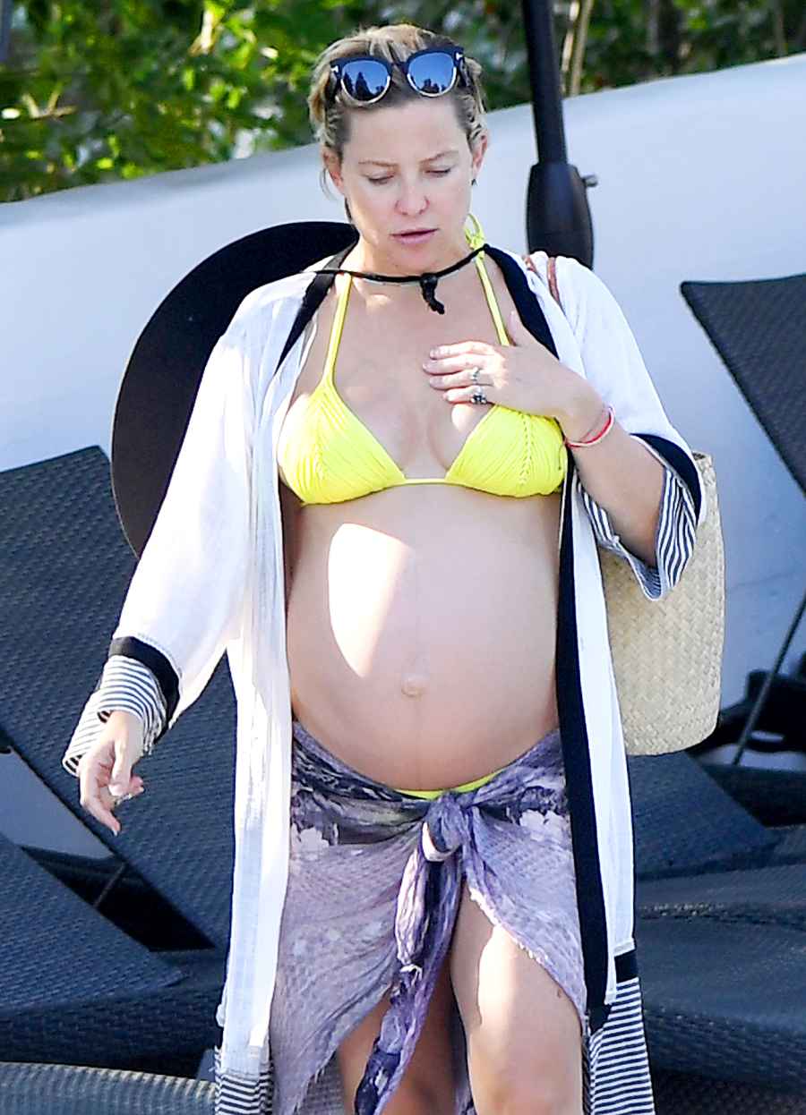 kate-hudson-pregnant-bikini