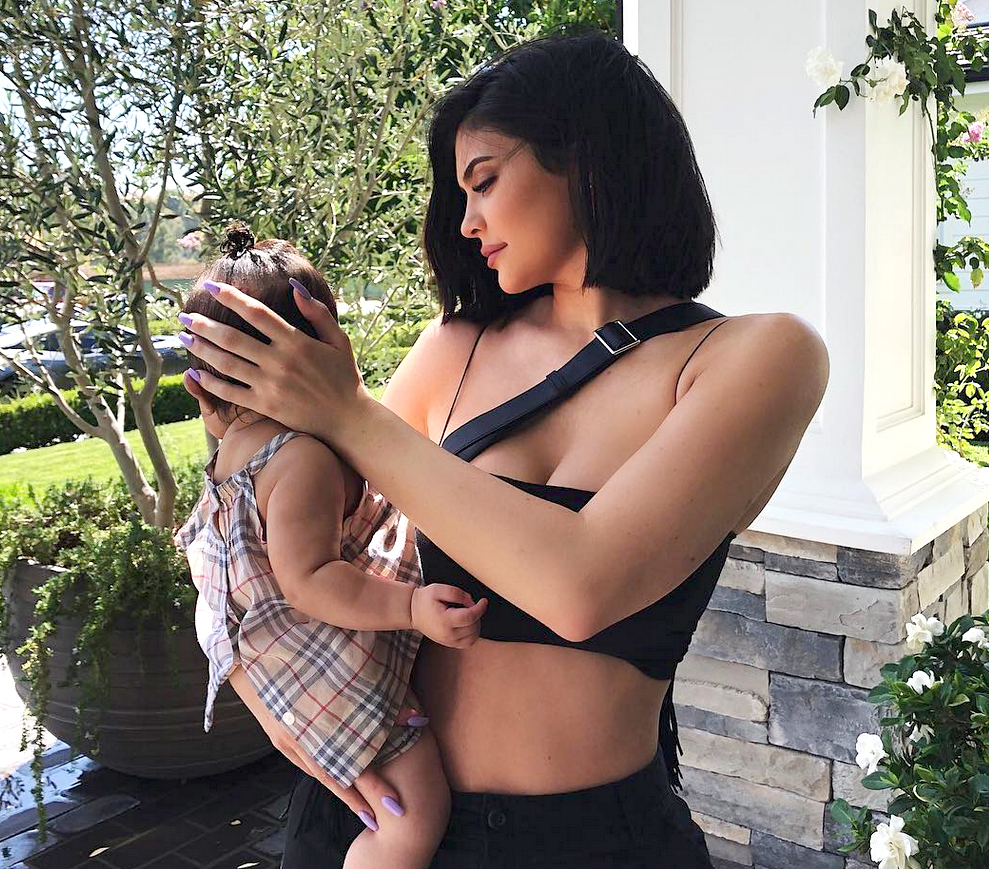 kylie-jenner-stormi-burberry
