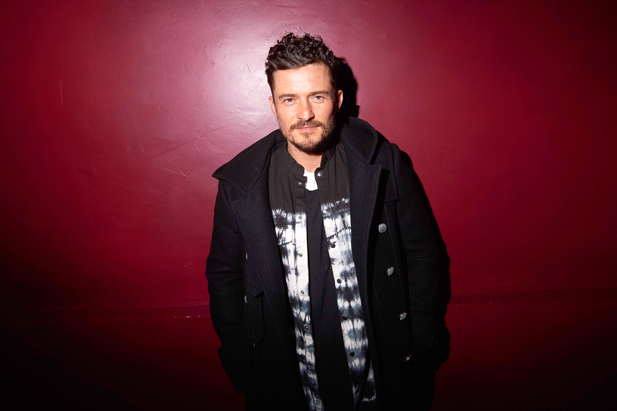 Orlando Bloom put ipad away