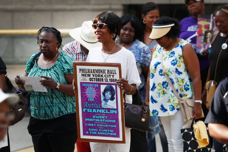 aretha franklin open casket visitation