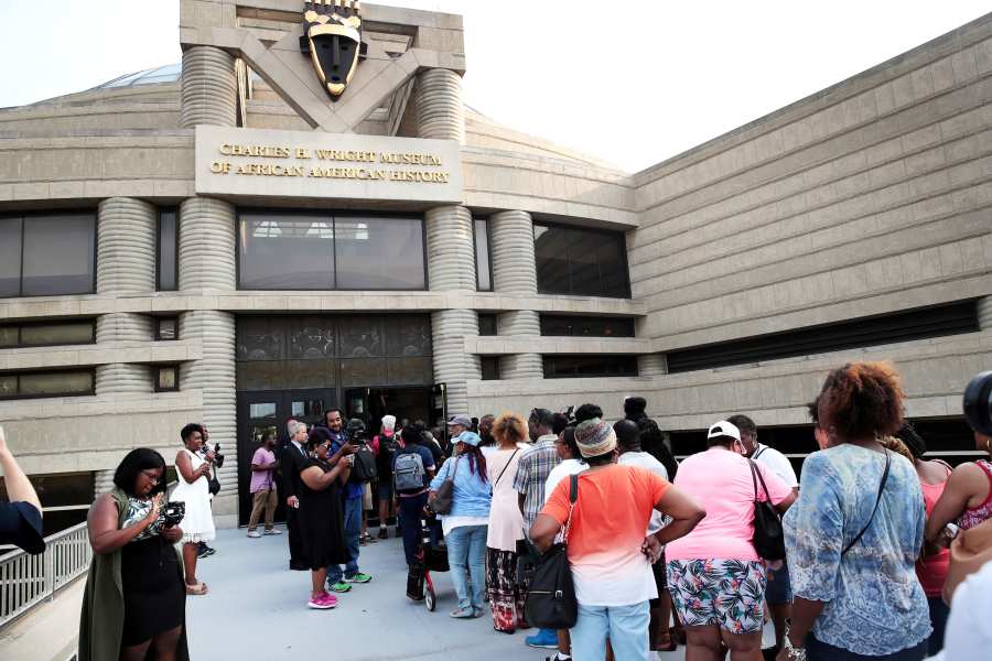 aretha franklin open casket visitation