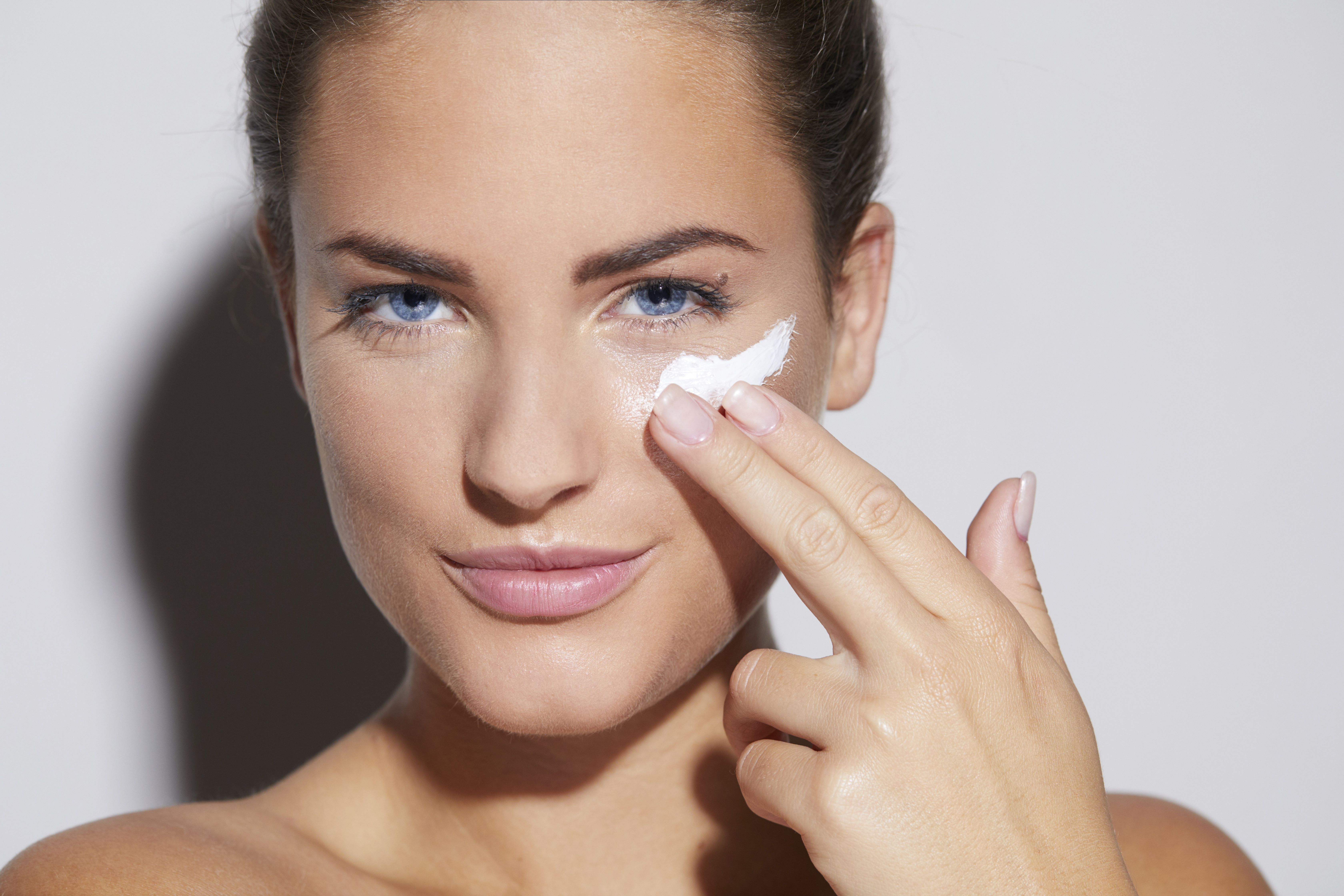 woman putting on face mask