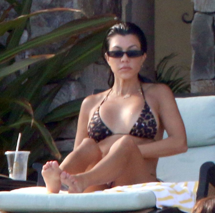 kourtney kardashian mexico bikini body