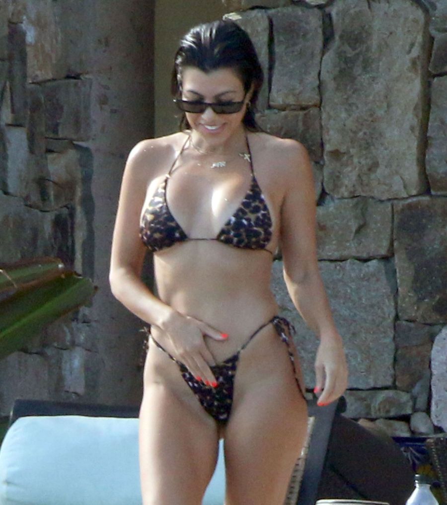 kourtney kardashian mexico bikini body