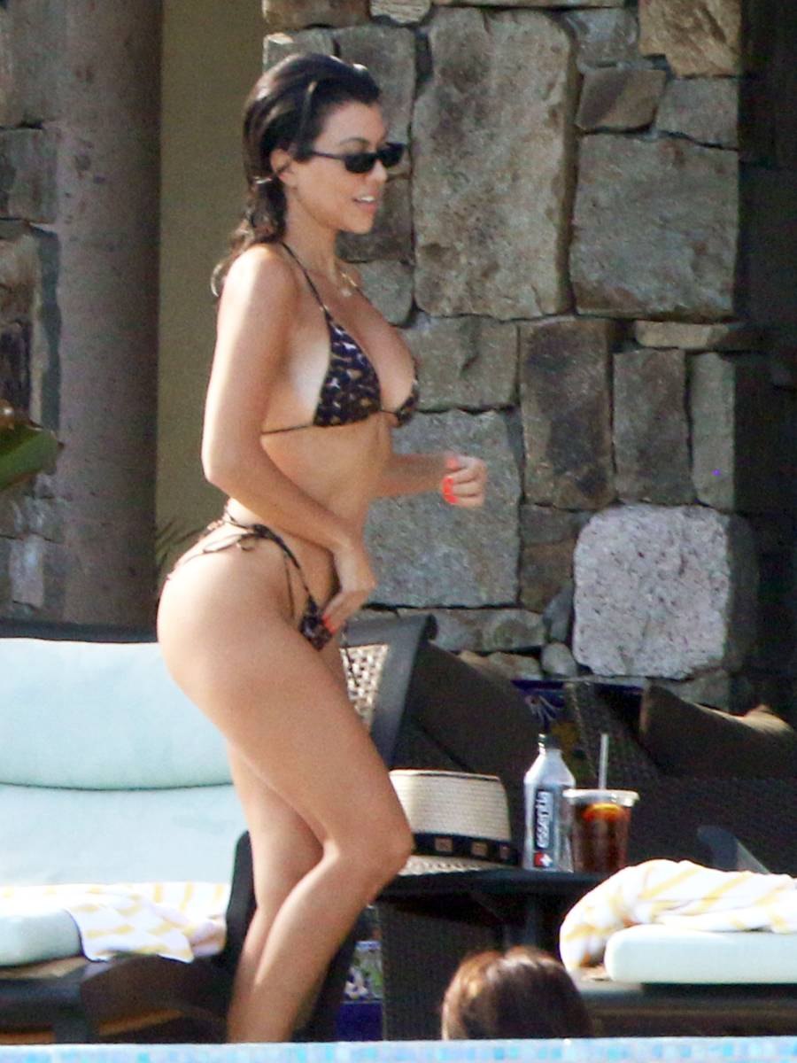 kourtney kardashian mexico bikini body