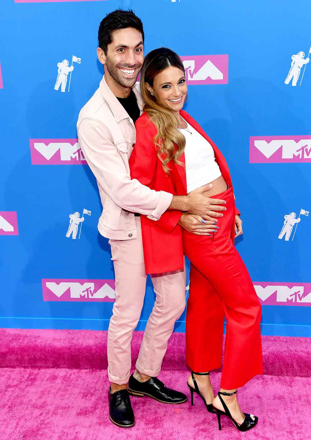 Nev-Schulman-and-Laura-Perlongo-pregnant-vmas-2018