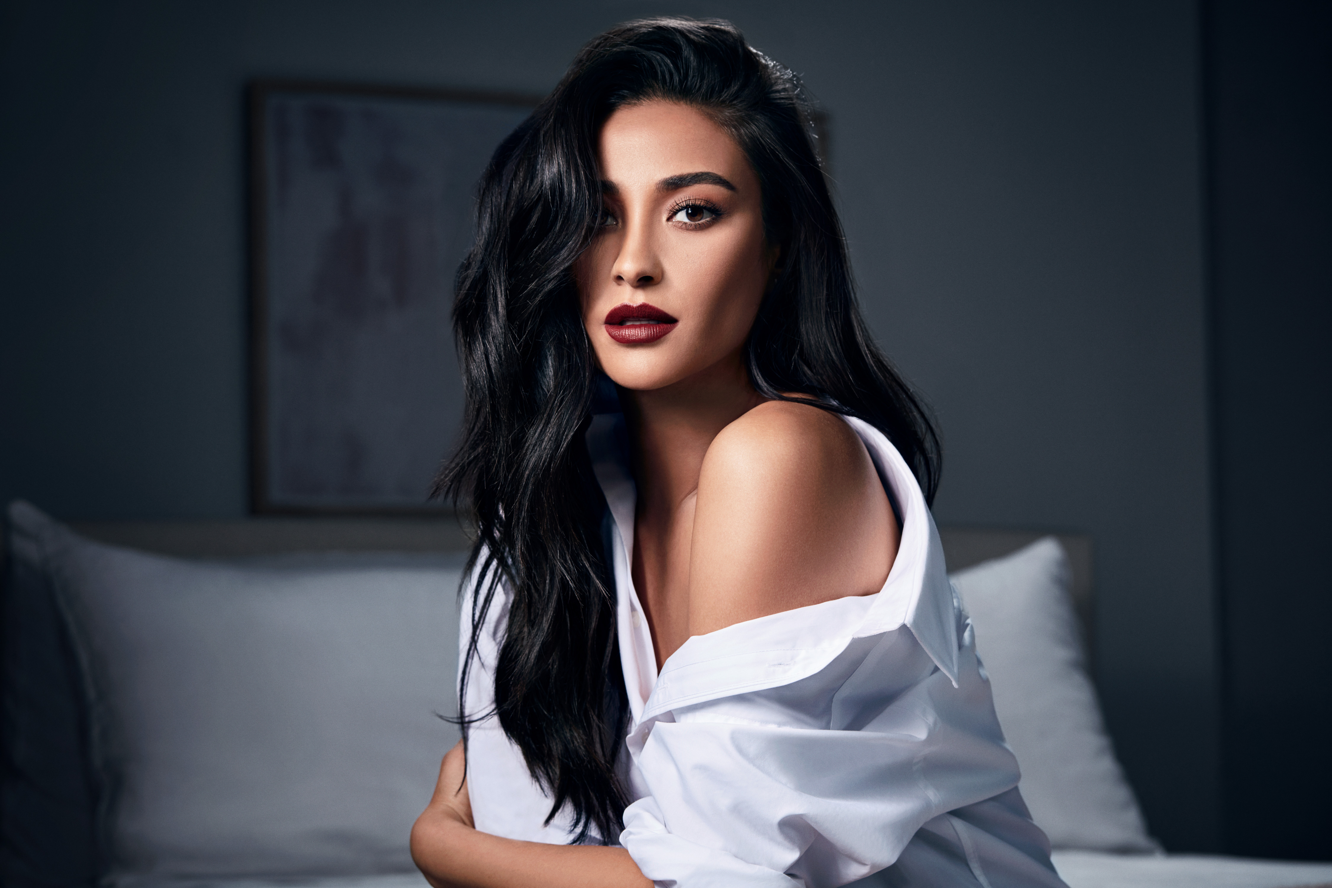 Shay Mitchell-buxom2